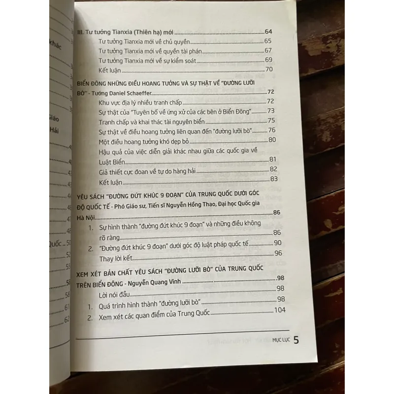 Đường lưỡi bò , một yêu sách phi lý, NXB Tri Thức 558524