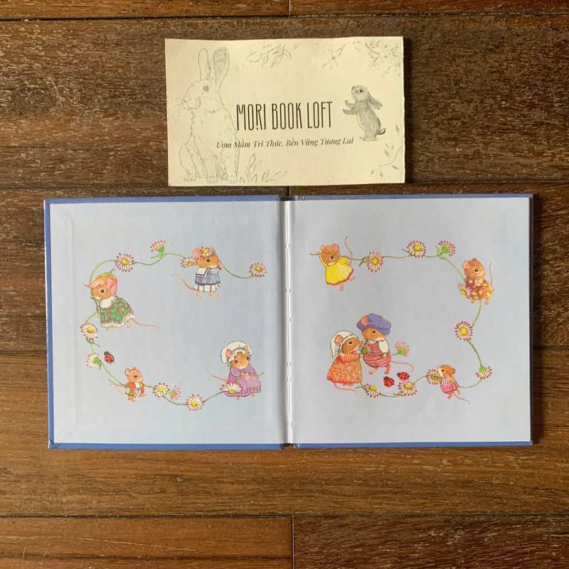Sách ngoại văn George Mouse’s Water Music – Minh Họa Cổ Điển, Used, Khổ nhỏ, Bìa cứng 498845
