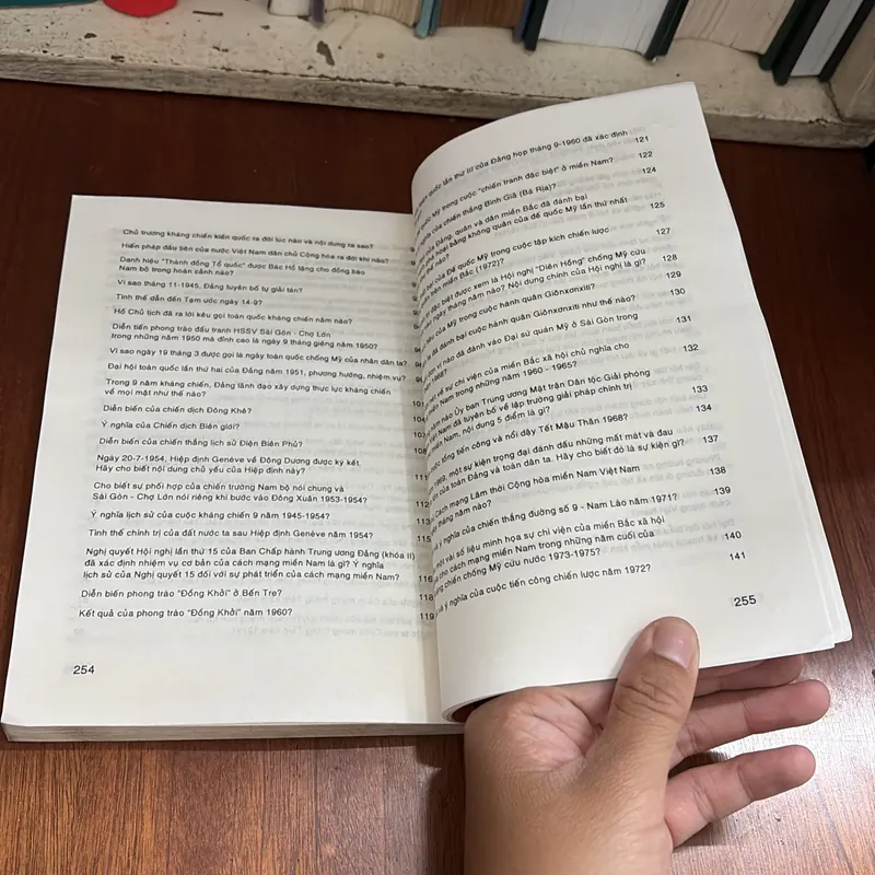 II Hỏi Đáp Về Lịch Sử: Đảng Cộng Sản Việt Nam - Đinh Văn Liên, Phạm Ngọc Bích - 2000 602611