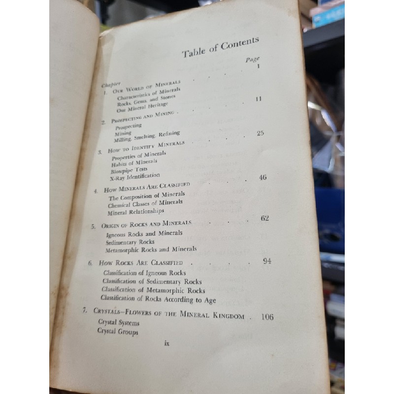 ROCKS AND MINERALS : RADIOACTIVE AND FLUORESCENT MENIRALS ORES AND METALS, GEMS, METEORITES (R.M. Pearl) 137780