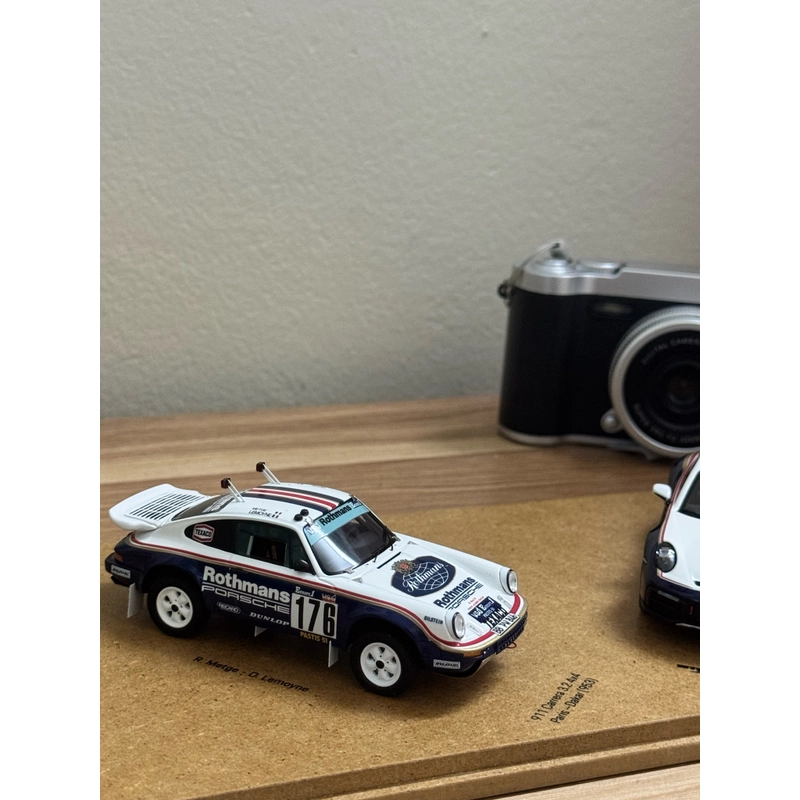Mô hình xe Porsche 911 Dakar Rally Rothmans chính hãng 537211
