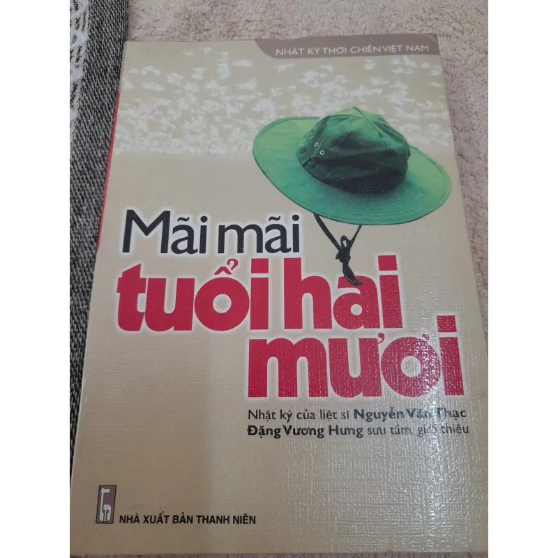 MÃI MÃI TUỔI HAI MƯƠI. NK liệt sỹ NGUYỄN VĂN THẠC. Biên soạn Đặng V. Hưng. In 2005 747893