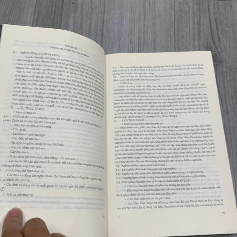 Nguyễn trãi quốc âm từ điển. Có chữ ký tặng. 10a4 1027886