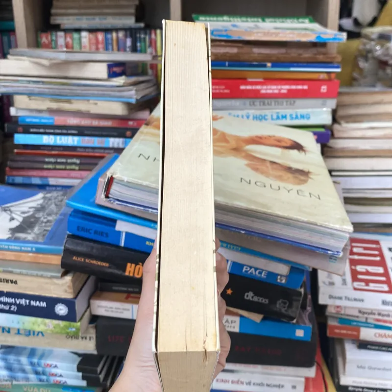 Ai Sẽ Ôm Em Khi Em Thấy Buồn♟️ 777138