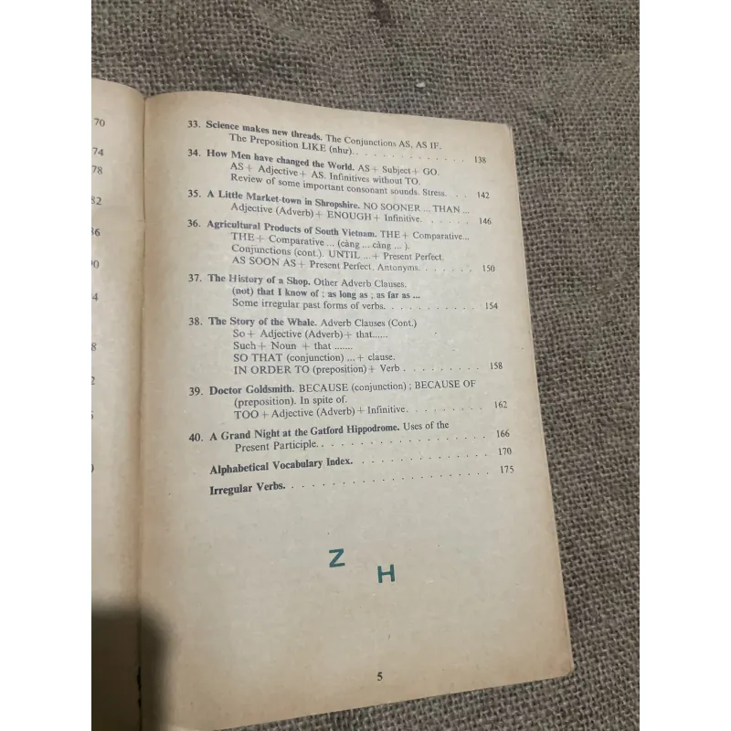 MODERN ENGLISH BOOK FOUR - for Vietnamese Students - LÊ BÁ KÔNG 747344