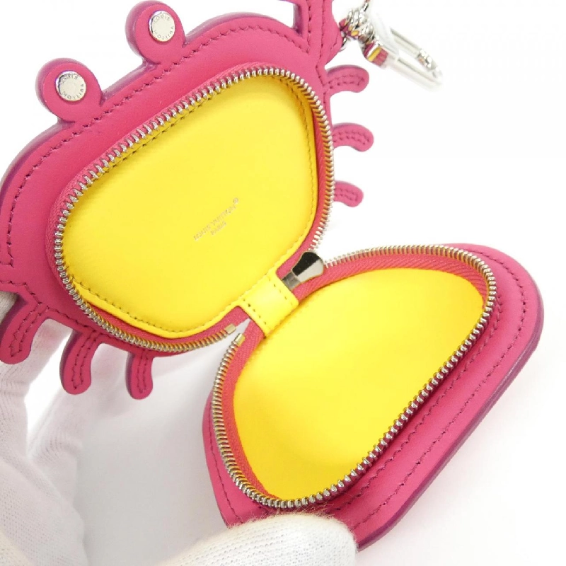 Túi xách monogram Louis Vuitton Charm LV Club M02298 móc khóa 624041