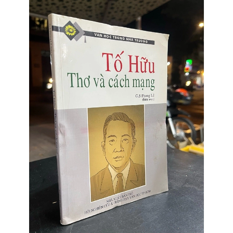Tố Hữu thơ và cách mạng - GS. Phong Lê 797046