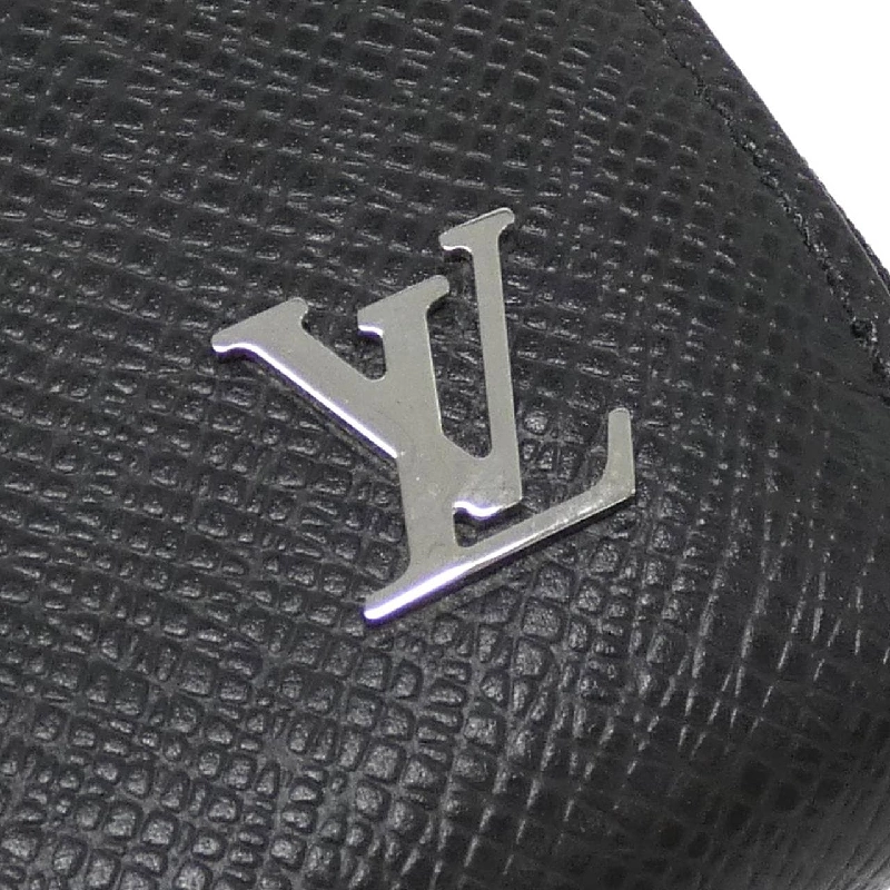 Ví Louis Vuitton Taiga Zippy Dragonne M69409 622237