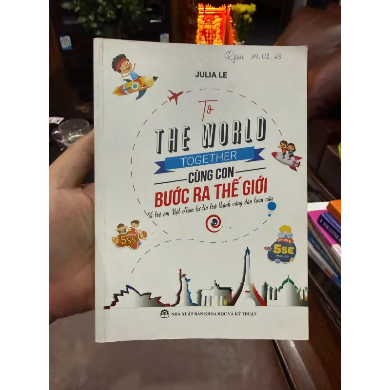 Cùng Con Bước Ra Thế Giới (To The World Together) - Julia Le- K5 1033894