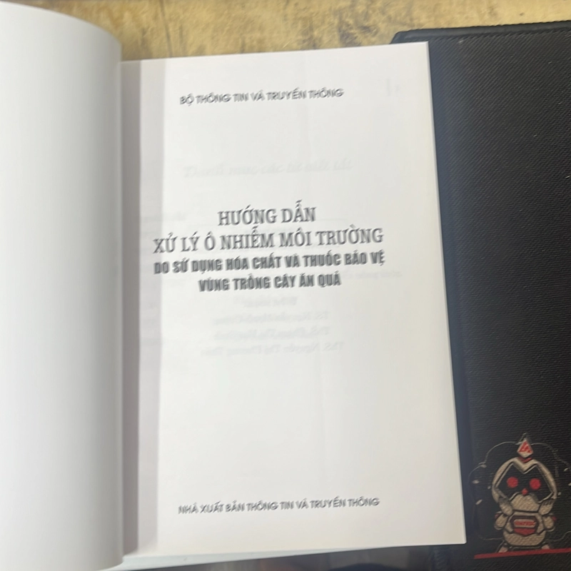 Hướng dẫn xử lý ô nhiễm môi trường do sử dụng hoá chất và thuốc bảo vệ vùng.. 553073