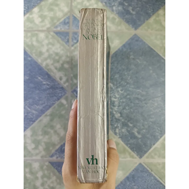 Tuyển tập truyện ngắn các tác giả đoạt giải Nobel 700367