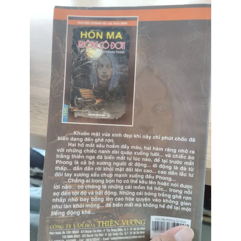 cuốn sách Hồn Ma Không Cô Đơn thuộc bộ truyện Chuyện Không Kể Lúc Nửa Đêm 1032099