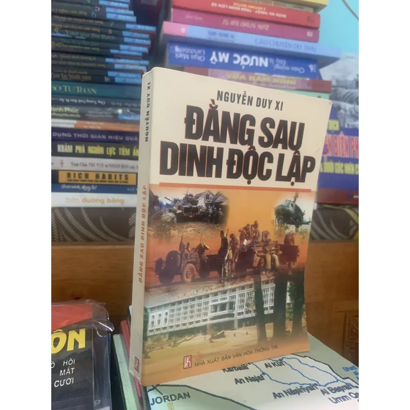 Đằng sau Dinh độc lập 738691