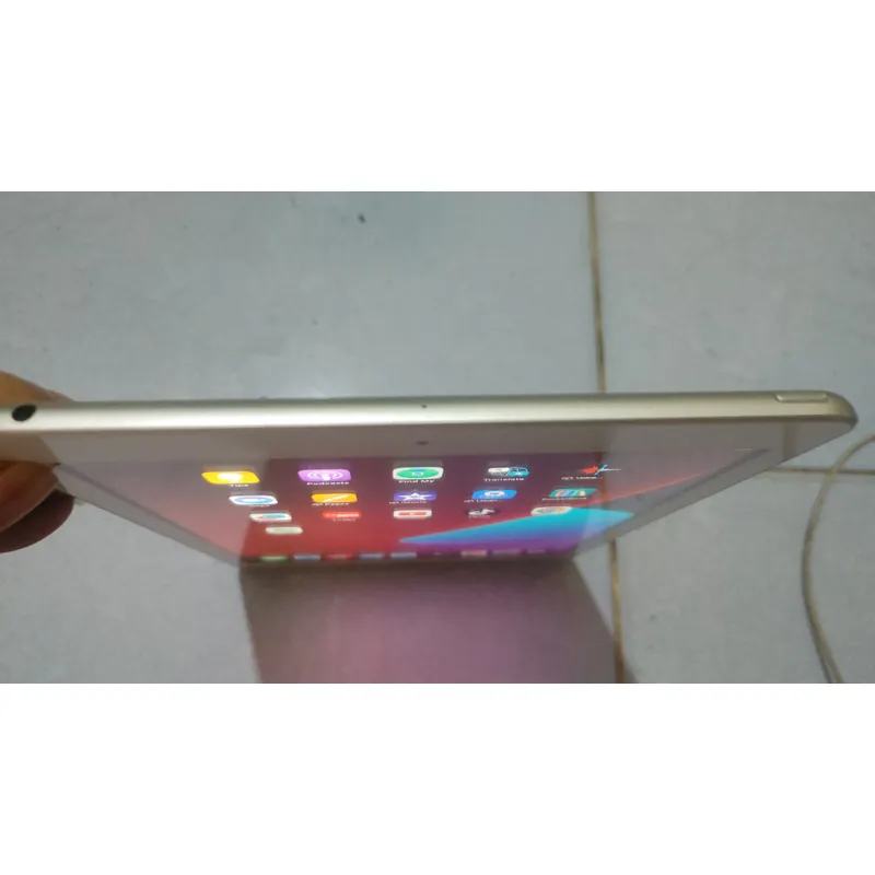 Bán iPad 2018 Wifi còn sử dụng rất tốt. 592853