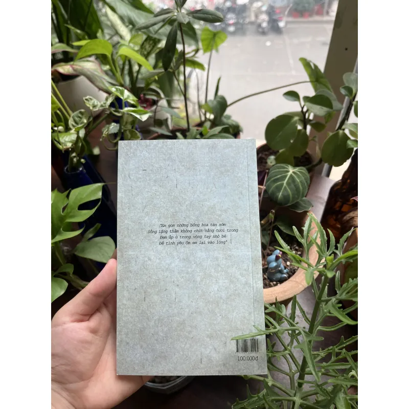 Tập thơ 'em giấu gì ở trong lòng thế?' - Nguyễn Thế Hoàng Linh 993614