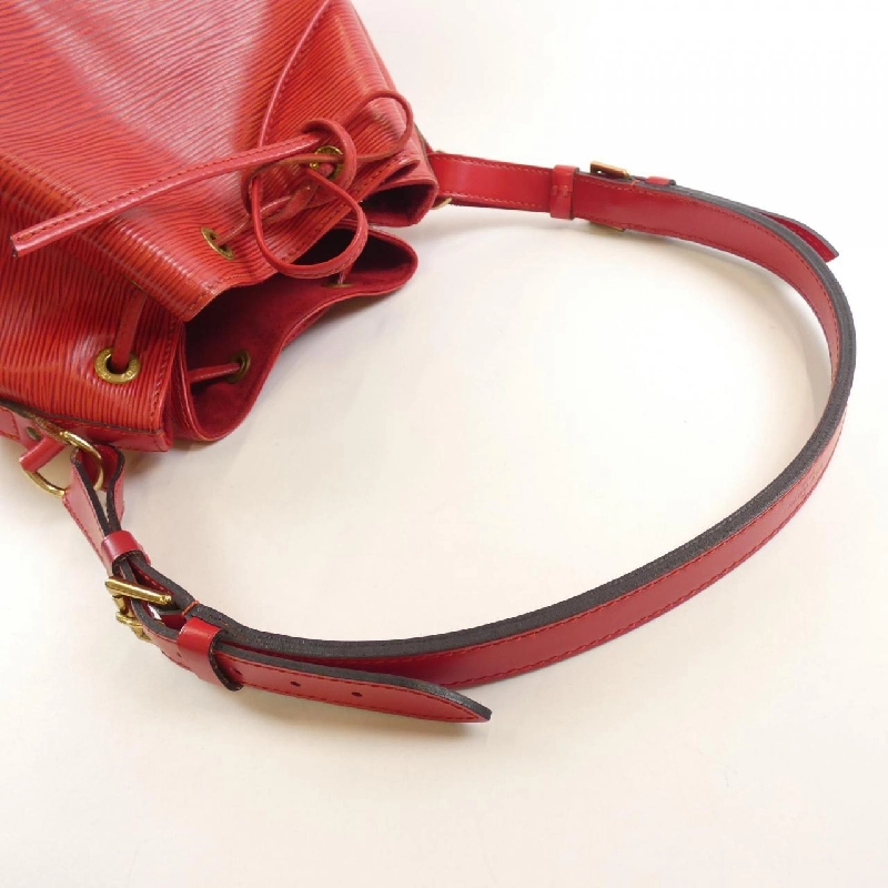 Túi đeo vai Louis Vuitton Epi Noé M44007 613416