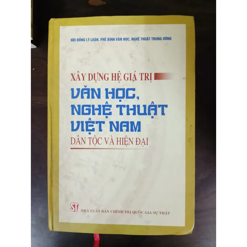 Xây dựng hệ giá trị văn học nghệ thuật Việt Nam dân tộc và hiện đại 758023