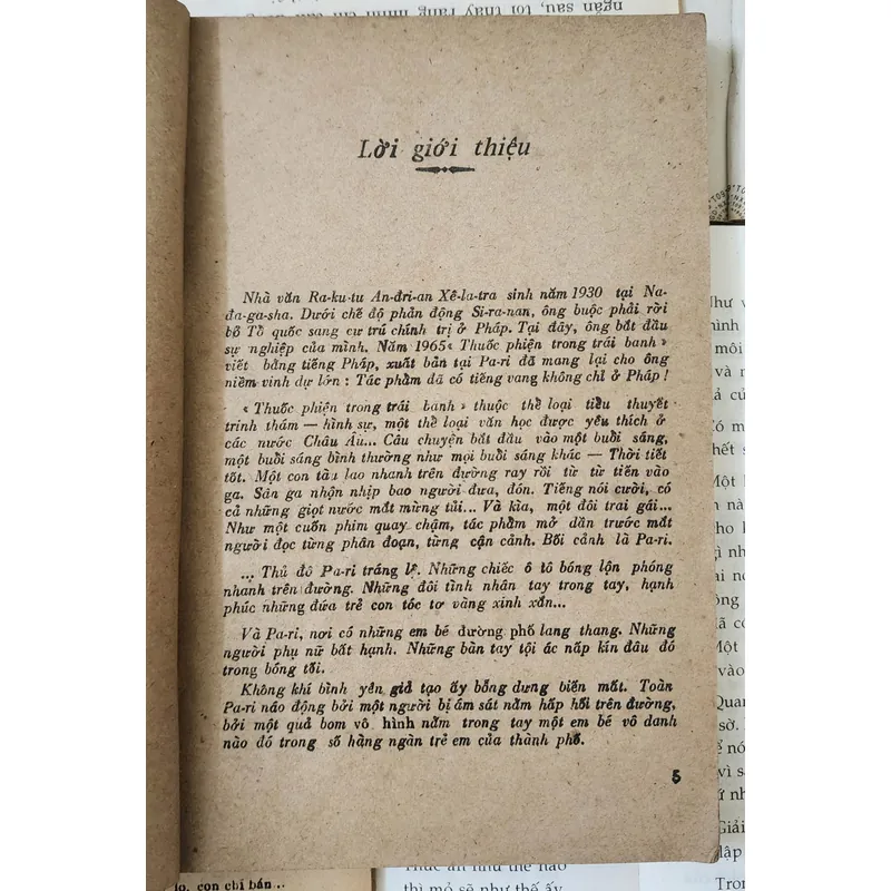 Tiểu thuyết hình sự tội phạm: Thuốc phiện trong trái banh 703964