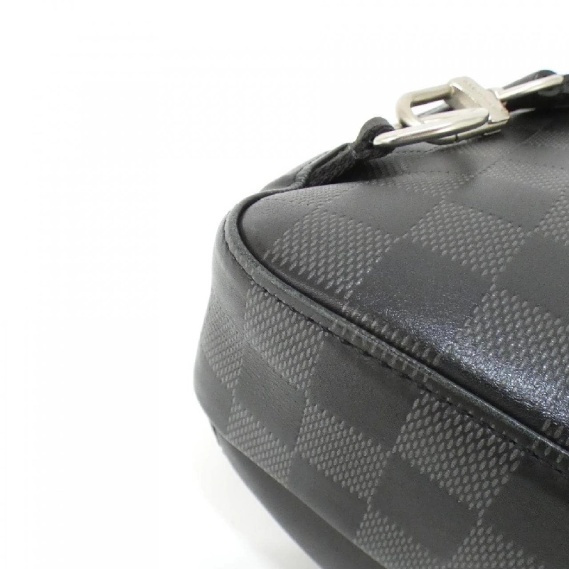 Túi đeo chéo Avenue Damier Graphite N41719 của Louis Vuitton 611964