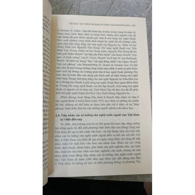 VIỆT NAM MỘT THẾ KỈ TIẾP NHẬN TƯ TƯỞNG VĂN NGHỆ NƯỚC NGOÀI - LÃ NGUYÊN 789744