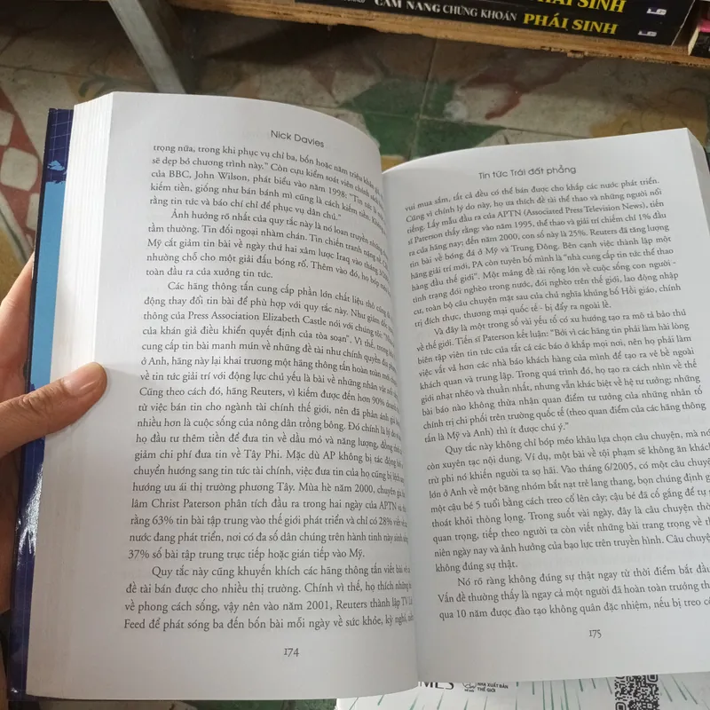 Tin Tức Từ Trái Đất Phẳng- Nick Davies 695628
