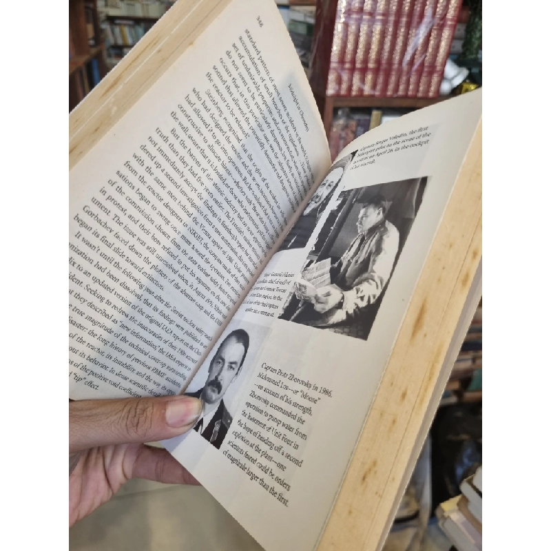 Midnight In Chernobyl : The Untold Story of The World s Greatest Nuclear Disaster - Adam Higginbotham 353891