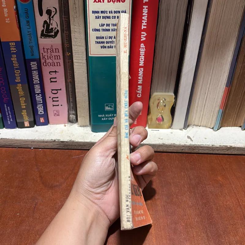 [Sách 8x] - II Truyện Tình Báo: Ông Già Và Đứa Cháu Ngoại - E. MUKHINA - 1987 797182