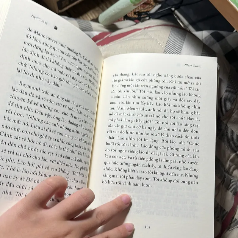 Sách Người xa lạ (Albert Camus) 577878