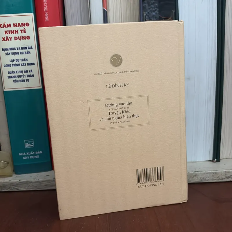 II Văn Học: Đường Vào Thơ _ Truyện Kiều Và Chủ Nghĩa Hiện Thực - Lê Đình Kỵ - 2015 709008