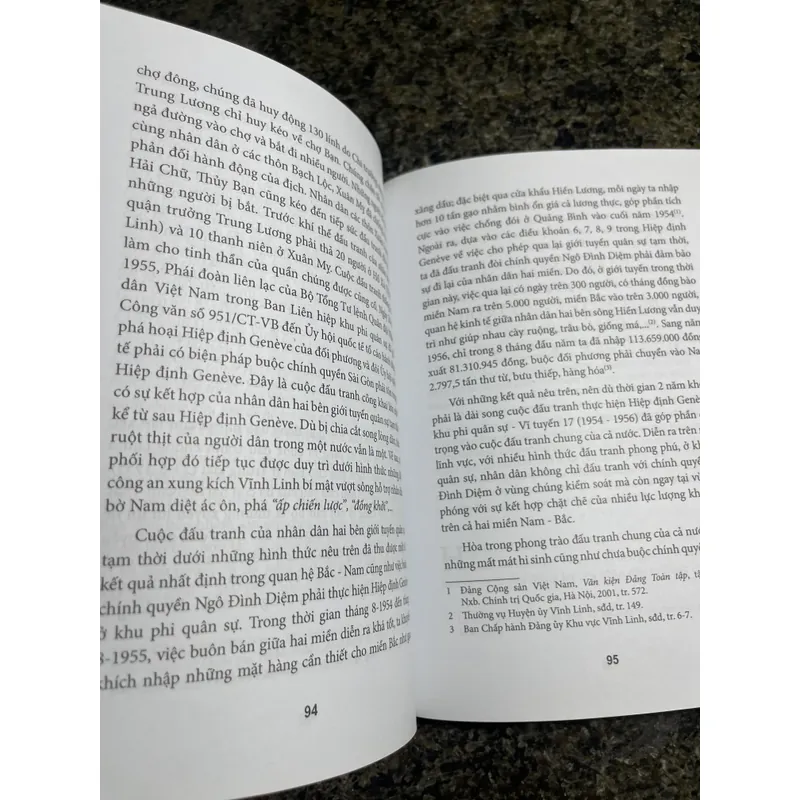 Đôi bờ giới tuyến (1954-1967) TS. Hoàng Chí Hiếu 705953