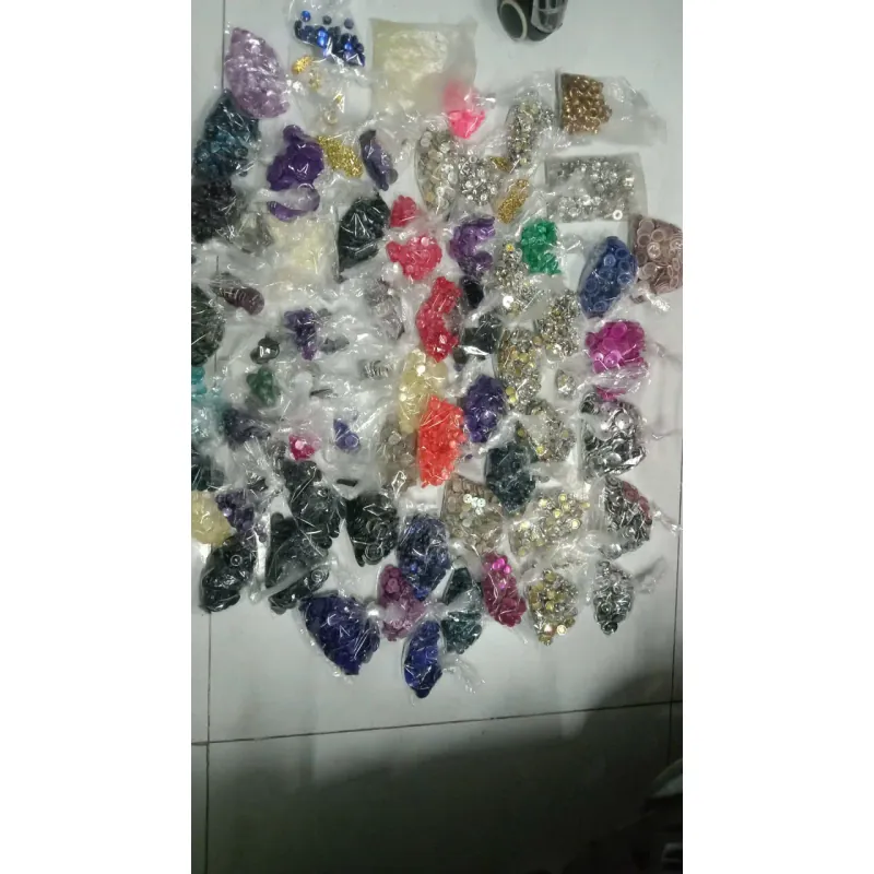 Thanh lý nút áo giá 190k cho hơn 03kg 604198