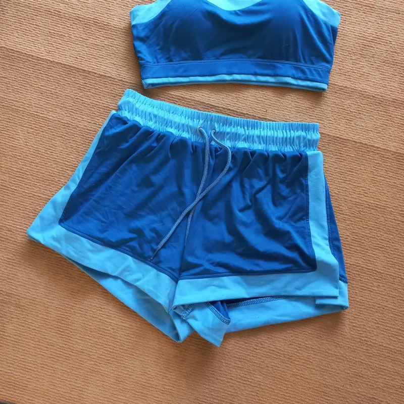 Bộ đồ tập thể dục màu xanh 932390