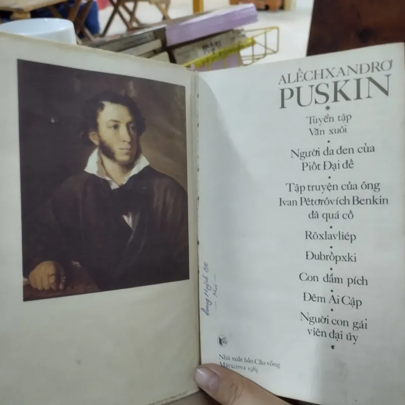 cuốn sách "Tuyển tập Văn xuôi" của đại thi hào Nga Aleksandr Pushkin (1799-1837)Bìa cứng 563855