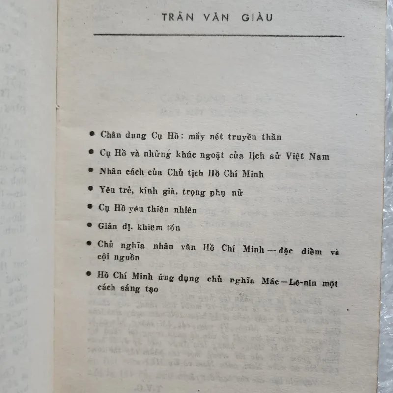 Vĩ đại một con người | trần văn giàu. Trần bạch đằng  1021958