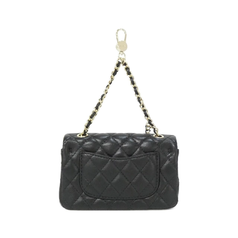 Túi charm AP4760 của Chanel 623178