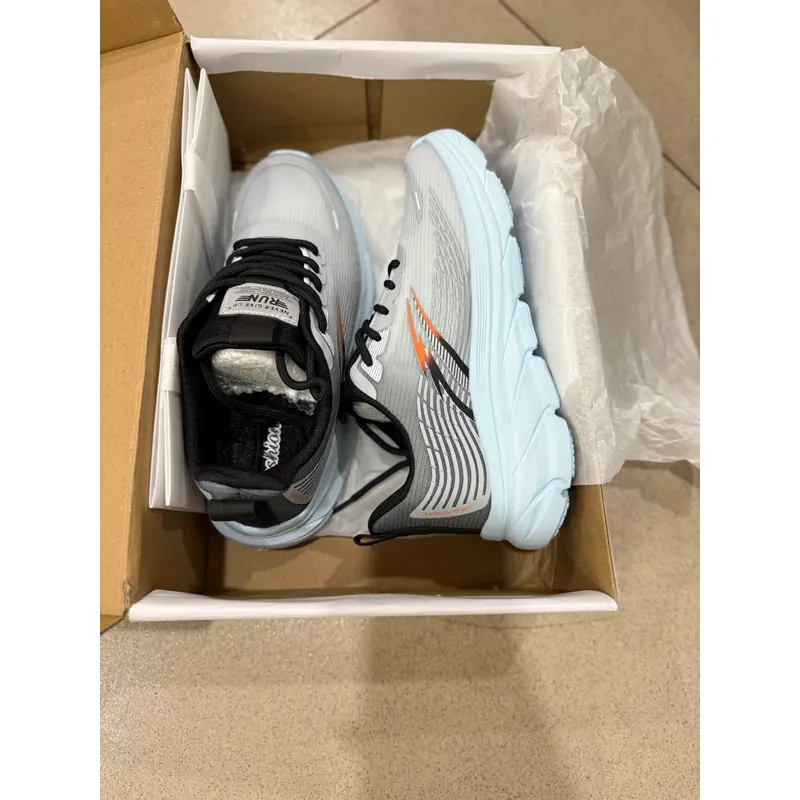 Giày thể thao nữ - size 38 (mới) 697218