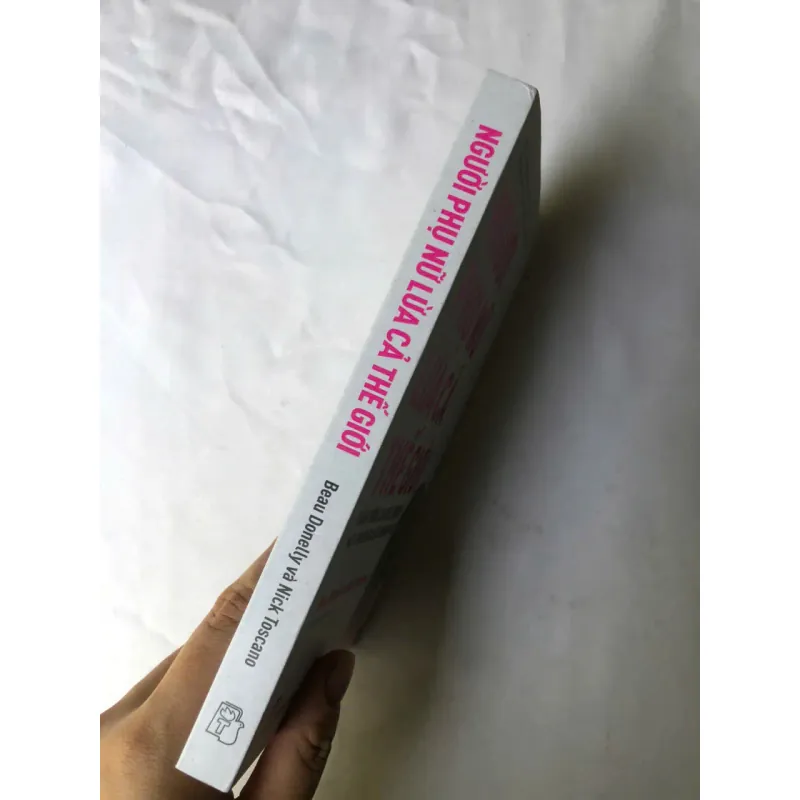 Người Phụ Nữ Lừa Cả Thế Giới - Beau Donelly, Nick Toscano 977292