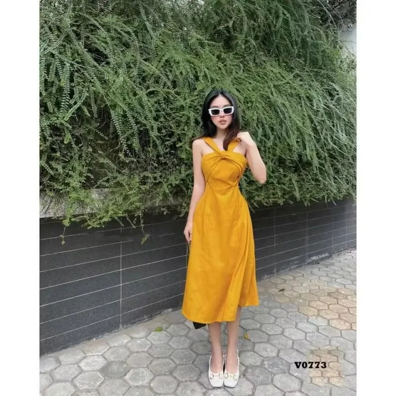 Đầm cổ yếm xoắn ngực màu vàng size S Yody new tag 1019948