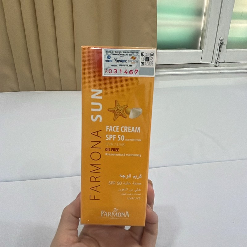 Kem chống nắng Farmona SPF 50 dành cho da mụn 191370
