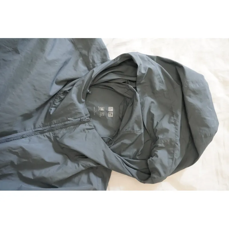 Áo gió Uniqlo Size L - chống tia UV gấp gọn 680983
