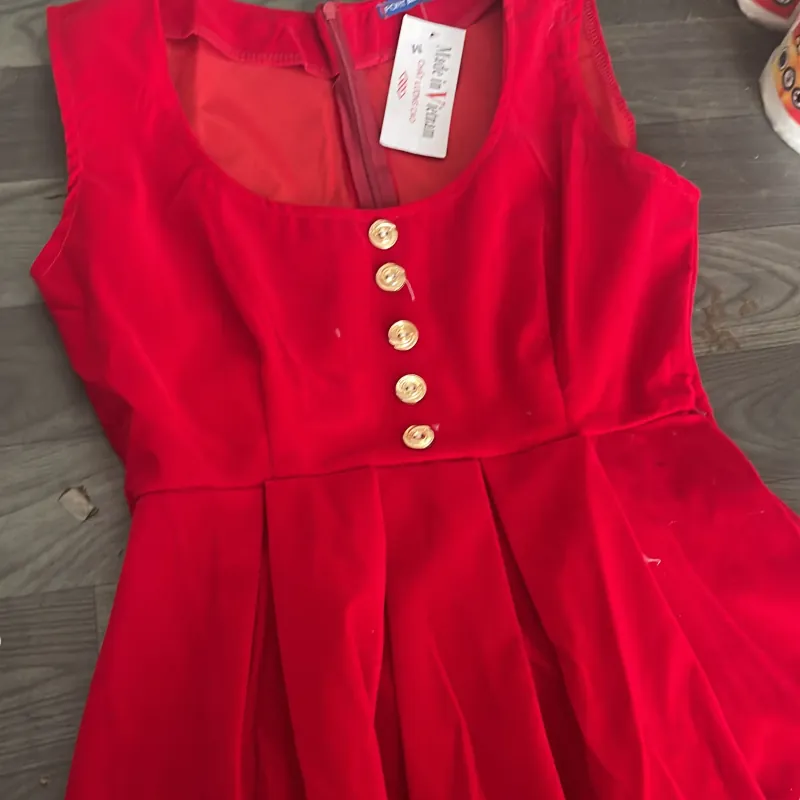 Sét váy đỏ sơ mi trắng  793087