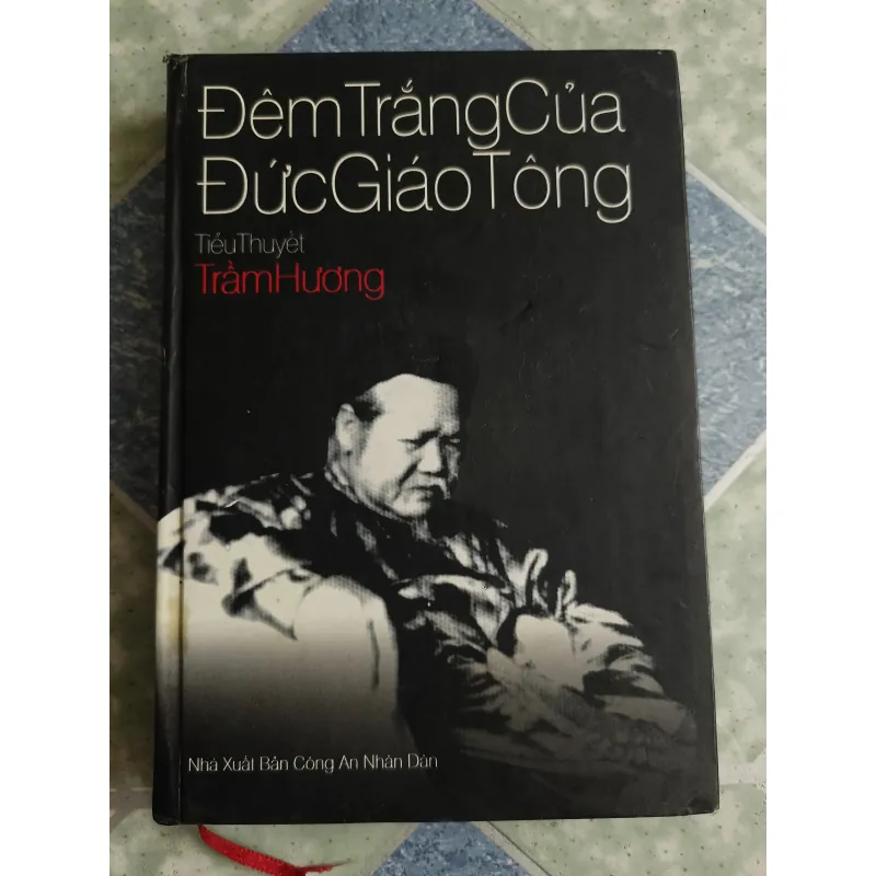 Đêm trắng của Đức Giáo Tông - Trầm Hương 561382