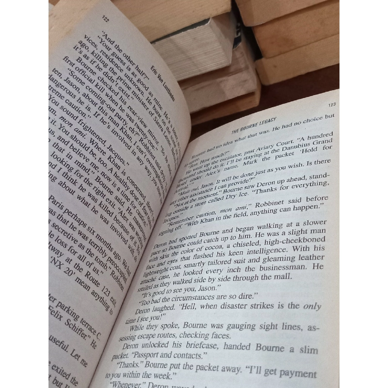 Robert Ludlum's The Bourne Legacy - Eric Van Lustbader 507297