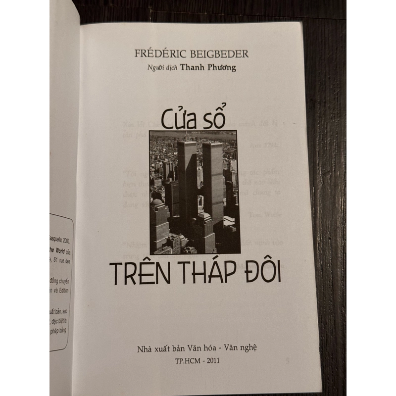Cửa sổ tháp đôi 471144