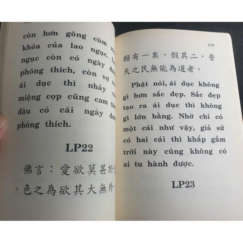 Sách Đặc tuyển 42 lời Phật 694534