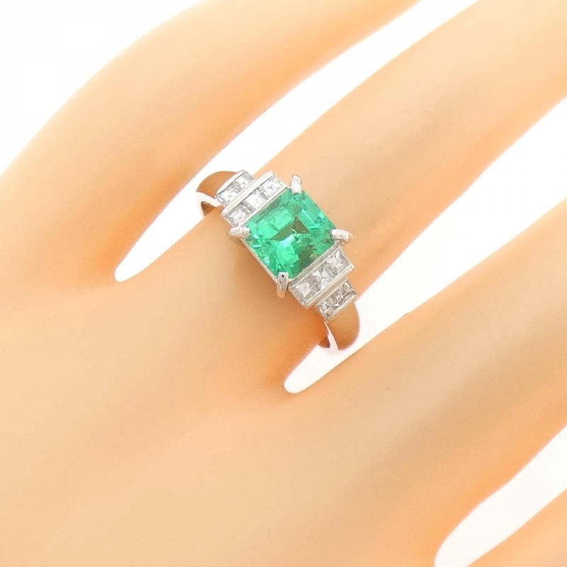 Nhẫn Emerald PT900 1.02CT 668214