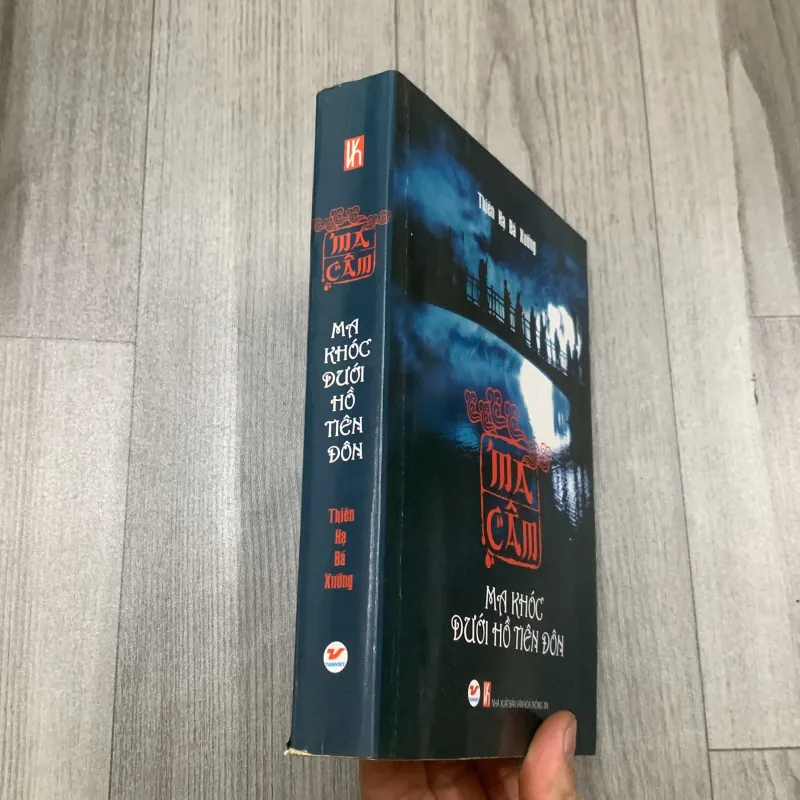 Sách ma khóc dưới hồ tiên đôn. 4a4 1009184