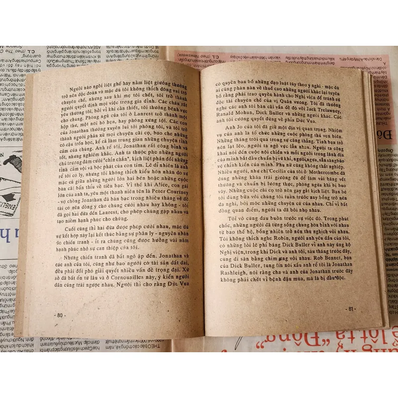 VIÊN TƯỚNG CỦA NHÀ VUA - nữ văn sĩ DAPHNÉ DU MAURIER 726897