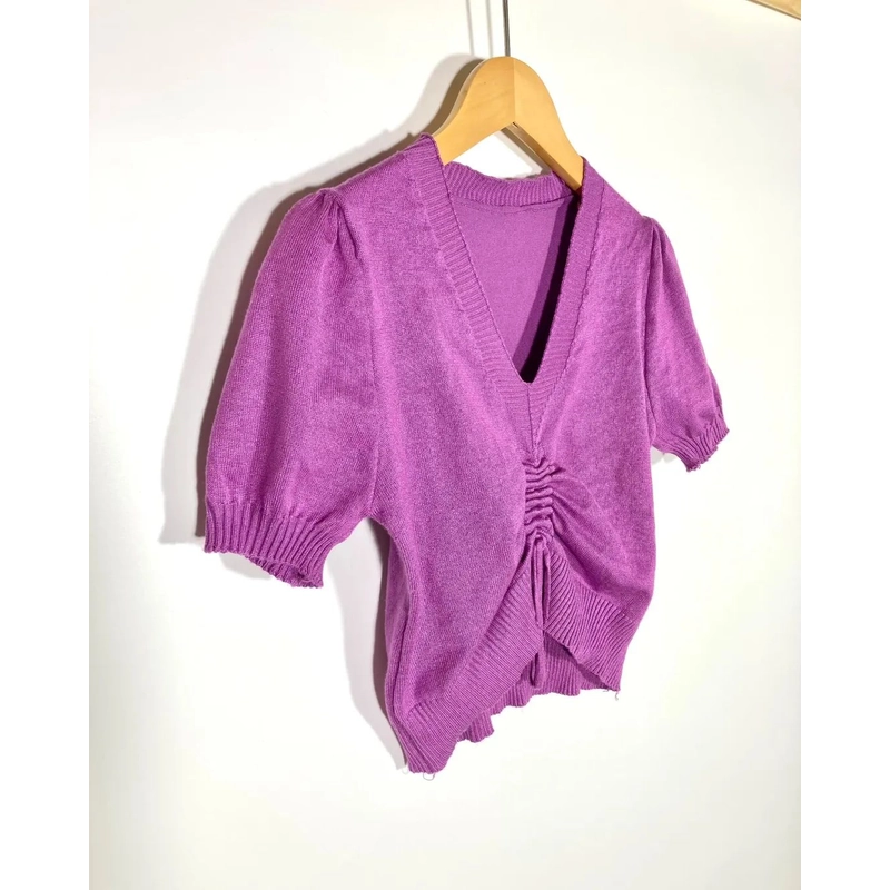 Áo Mongtoghi Hiệu Hàn Form Croptop
Size S M
 452621