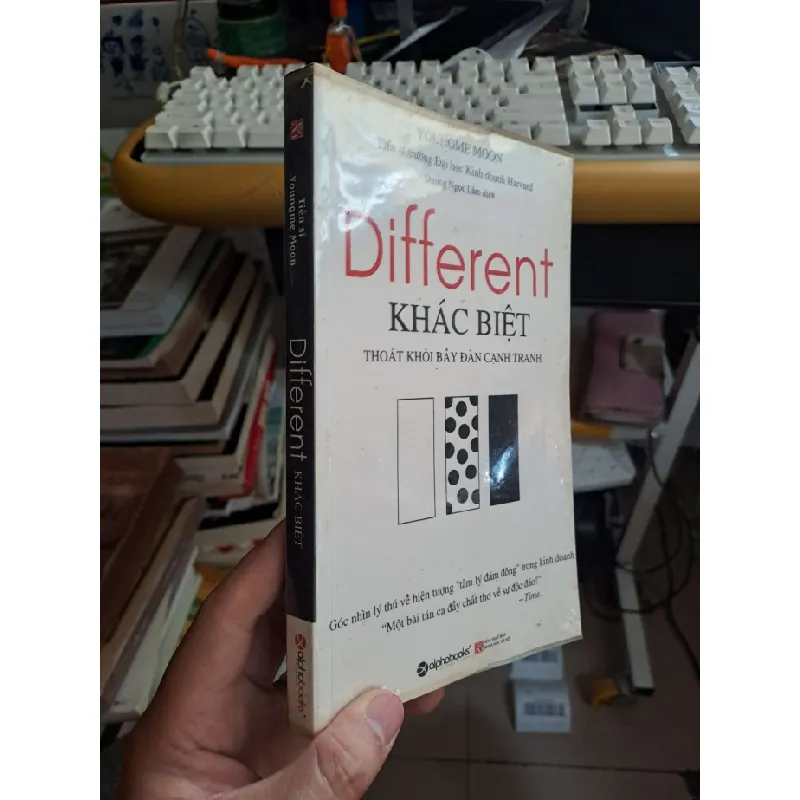 [Sách Cũ SCGR] Different Khác Biệt thoát khỏi bầy đàn cạnh tranh mới 80% ố ẫm 2016 KỸ NĂNG HCM2908 683467